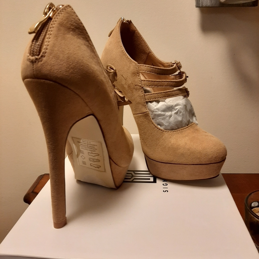 Shoes - Picture 2 of 3